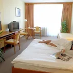 Lazensky Pyramida I Hotel Frantiskovy Lazne