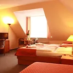 Lazensky Pyramida I Hotel