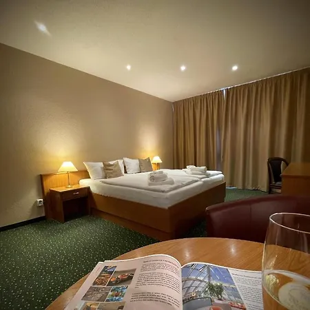 Lazensky Pyramida Otel 4*