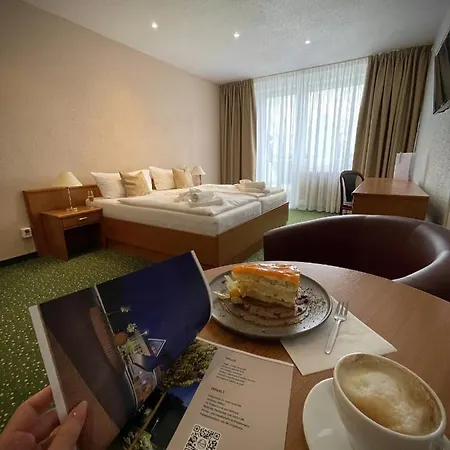 Lazensky Pyramida I 4*