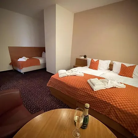 Otel Lazensky Pyramida