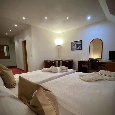 Otel Lazensky Pyramida