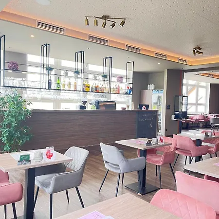 Lazensky Pyramida Otel 4*