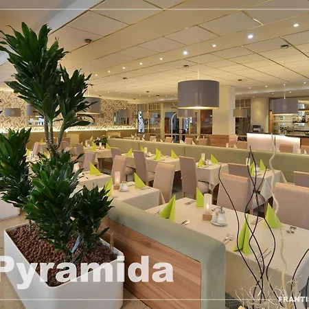 Lazensky Pyramida Otel