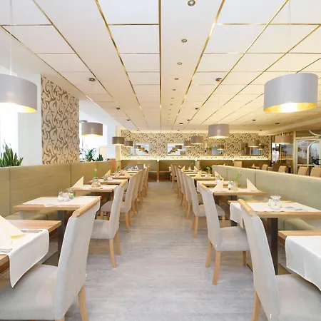金字塔1号温泉酒店 4* Františkovy Lázně