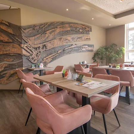Hotell Lazensky Pyramida