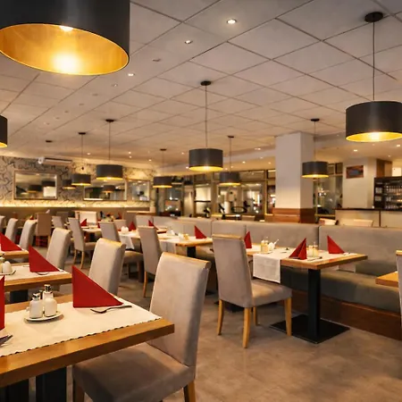 Lazensky Pyramida Szálloda 4*