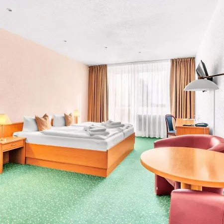 Lazensky Pyramida I Hotel Frantiskovy Lazne