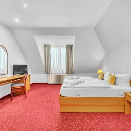 Lazensky Pyramida I 4*