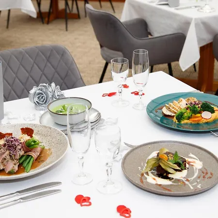 Lazensky Pyramida I Hotel