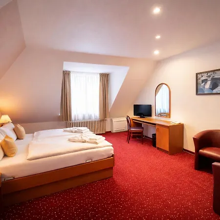 Lazensky Pyramida I Hotel Frantiskovy Lazne