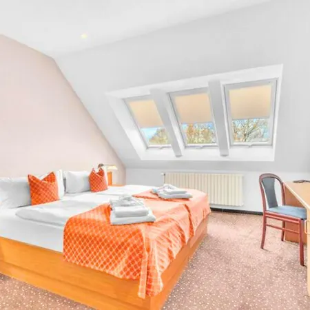 Lazensky Pyramida 4*