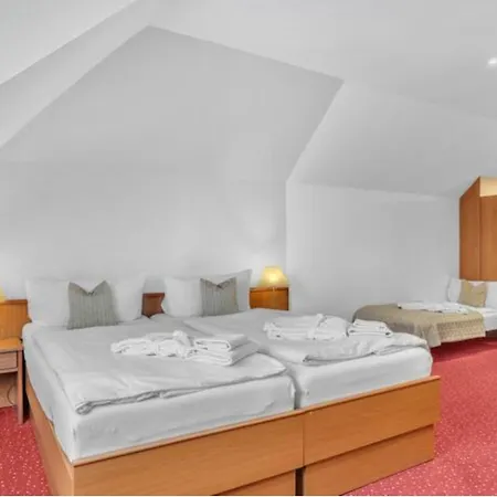 Lazensky Pyramida Františkovy Lázně