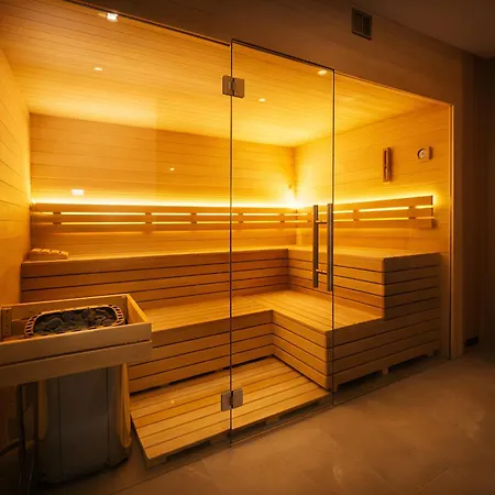 Hotell Lazensky Pyramida