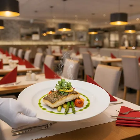 Hotell Lazensky Pyramida 4*