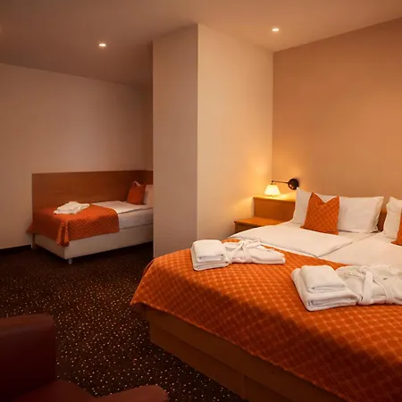 Lazensky Pyramida I 4*