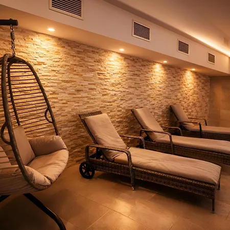 فندق Lazensky Pyramida 4*