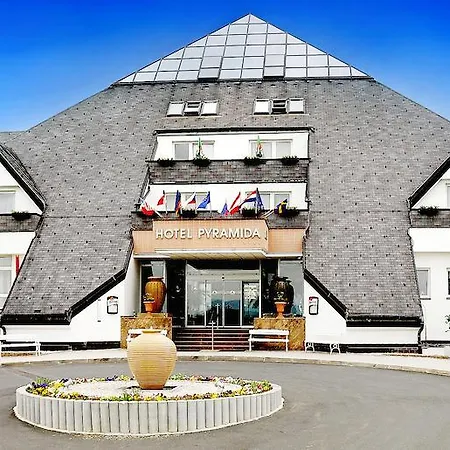Lazensky Pyramida I Hotel Frantiskovy Lazne