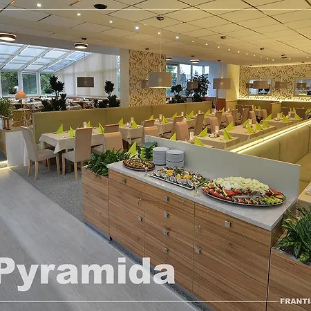 Lazensky Pyramida Otel
