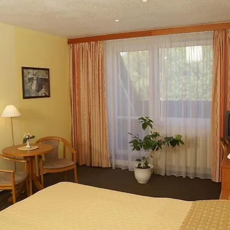 Lazensky Pyramida 4*