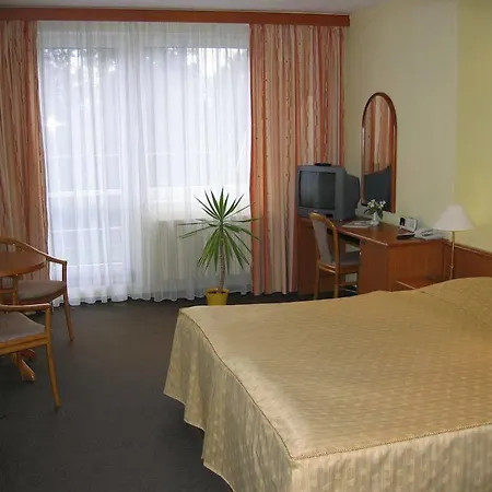 Lazensky Pyramida 4*