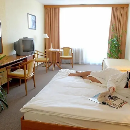 Lazensky Pyramida Otel Františkovy Lázně