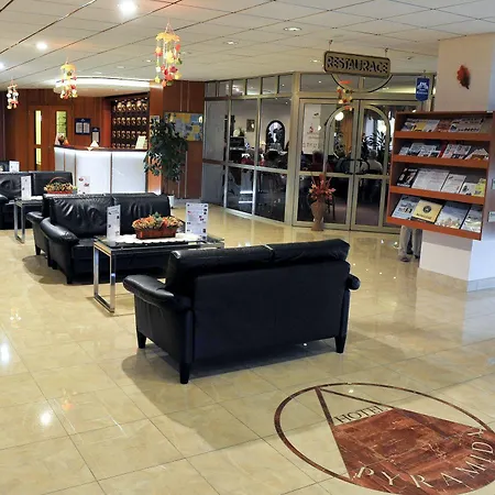 Lazensky Pyramida I Hotel