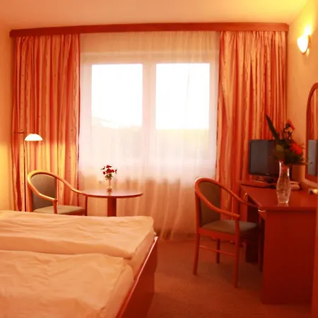 Lazensky Pyramida Otel Františkovy Lázně