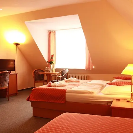 Lazensky Pyramida Szálloda