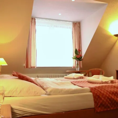 Otel Lazensky Pyramida