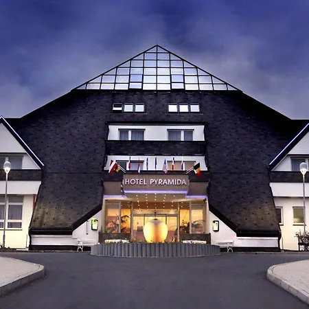 Lazensky Pyramida Szálloda