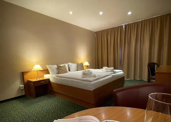 Lazensky Pyramida Hotell 4*