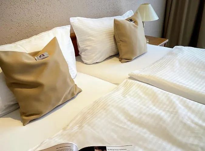 Hotell Lazensky Pyramida