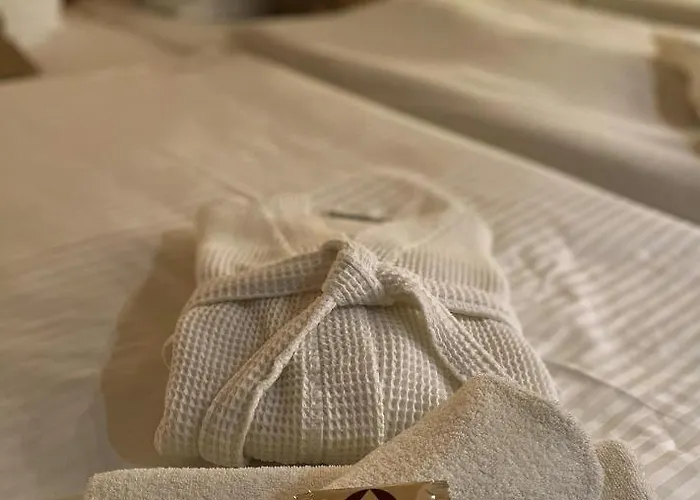 Lazensky Pyramida Hotell