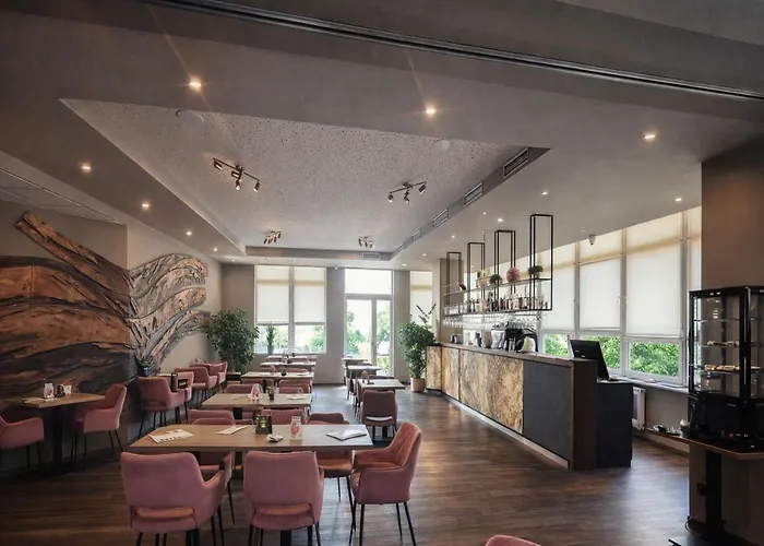 Lazensky Pyramida Hotell