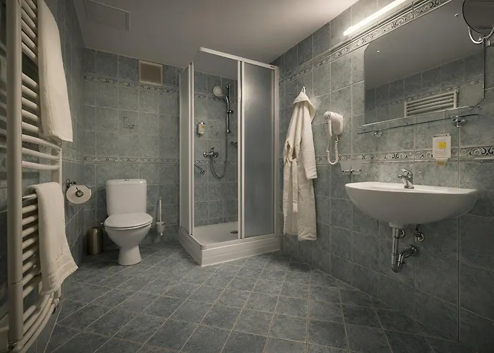 Lazensky Pyramida Hotell