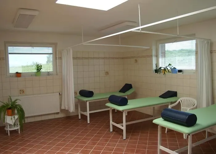 Lazensky Pyramida Hotell