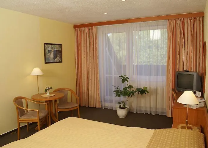 Lazensky Pyramida 4*