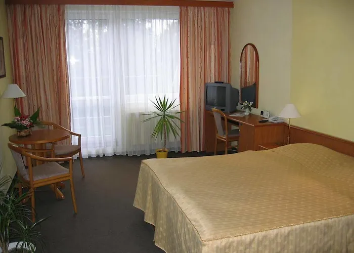 Lazensky Pyramida 4*