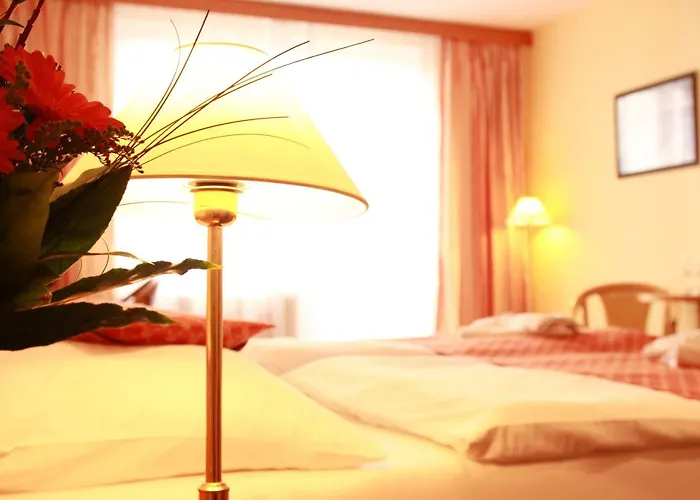 Lazensky Pyramida Hotell