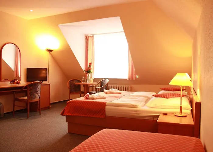 Lazensky Pyramida Hotell