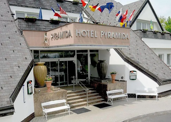 Lazensky Pyramida Hotel
